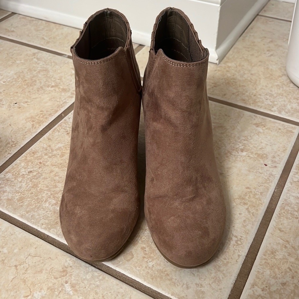 Taupe Wedges (gray/brown). Women’s 8.
